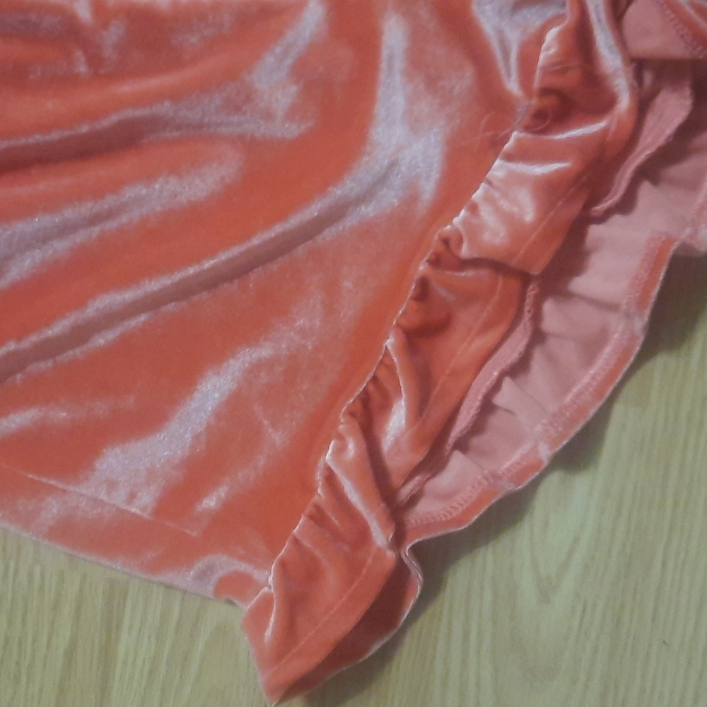 Velvet Ruffled Shorts - Picture 2 of 4